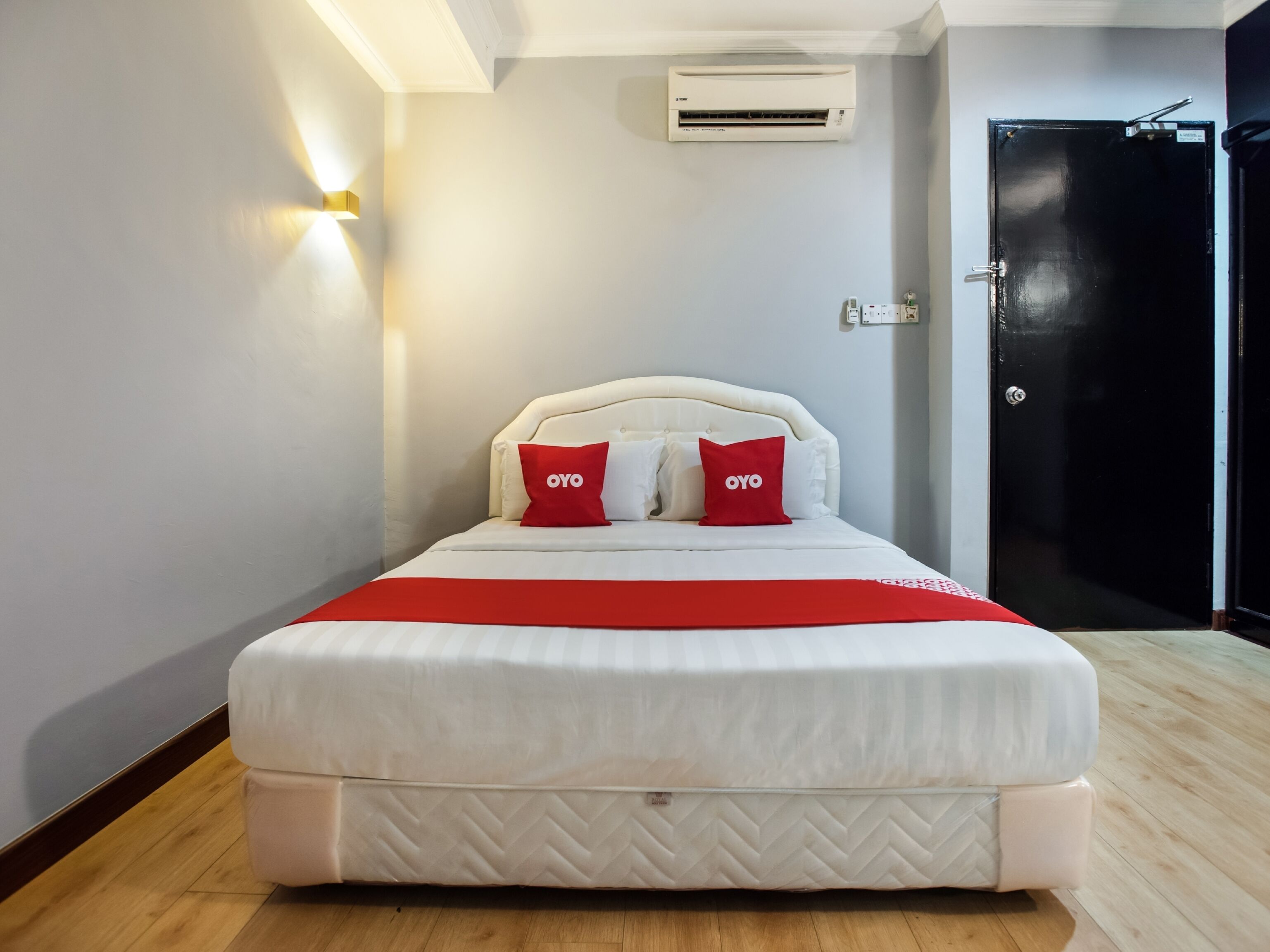 Habitación doble estándar, 1 cama Queen size | Escritorio, tabla de planchar con plancha y wifi gratis 