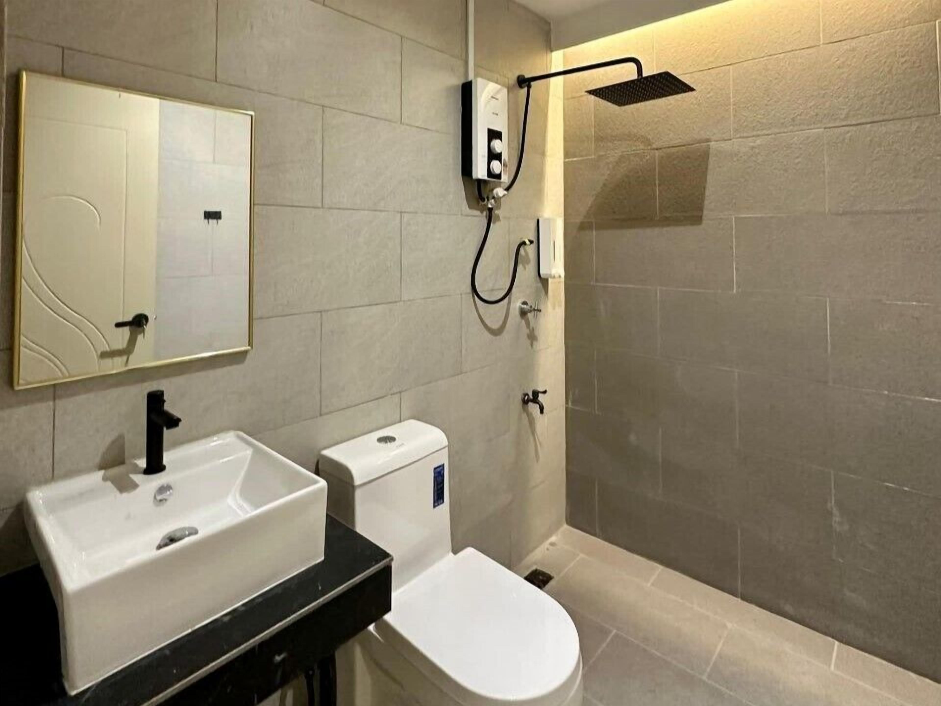 Regadera, regadera tipo lluvia, amenidades de baño gratuitas, bidet 
