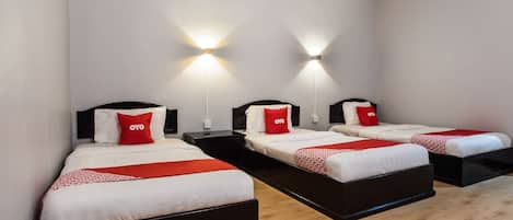 Habitación triple estándar | 1 dormitorio, escritorio, tabla de planchar con plancha y wifi gratis