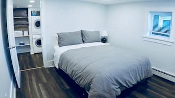 2 bedrooms, desk, iron/ironing board, WiFi