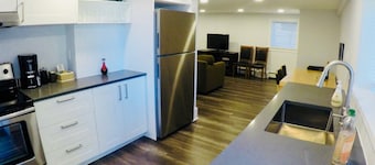2 Bedroom Ground Level Suite near "The Drive"