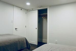 2 bedrooms, desk, iron/ironing board, WiFi