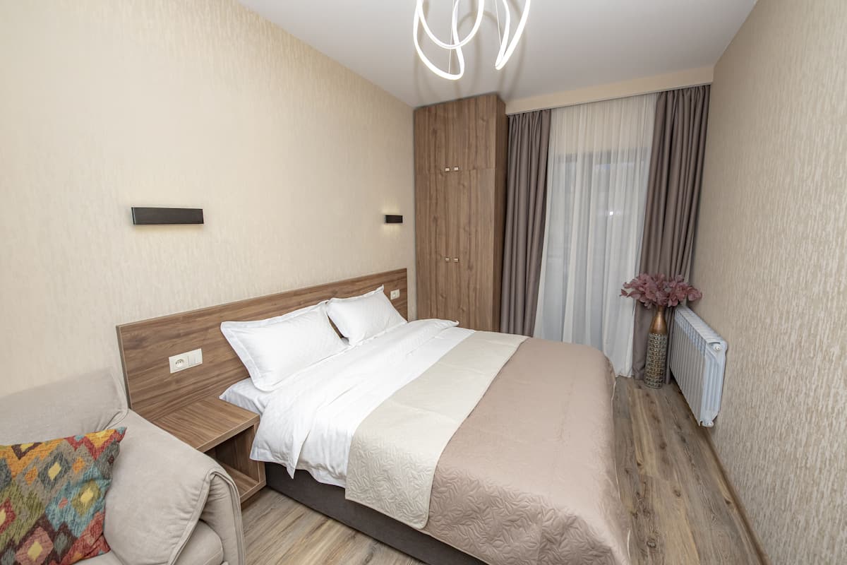Standard Double Room | 1 bedroom, minibar, in-room safe, desk