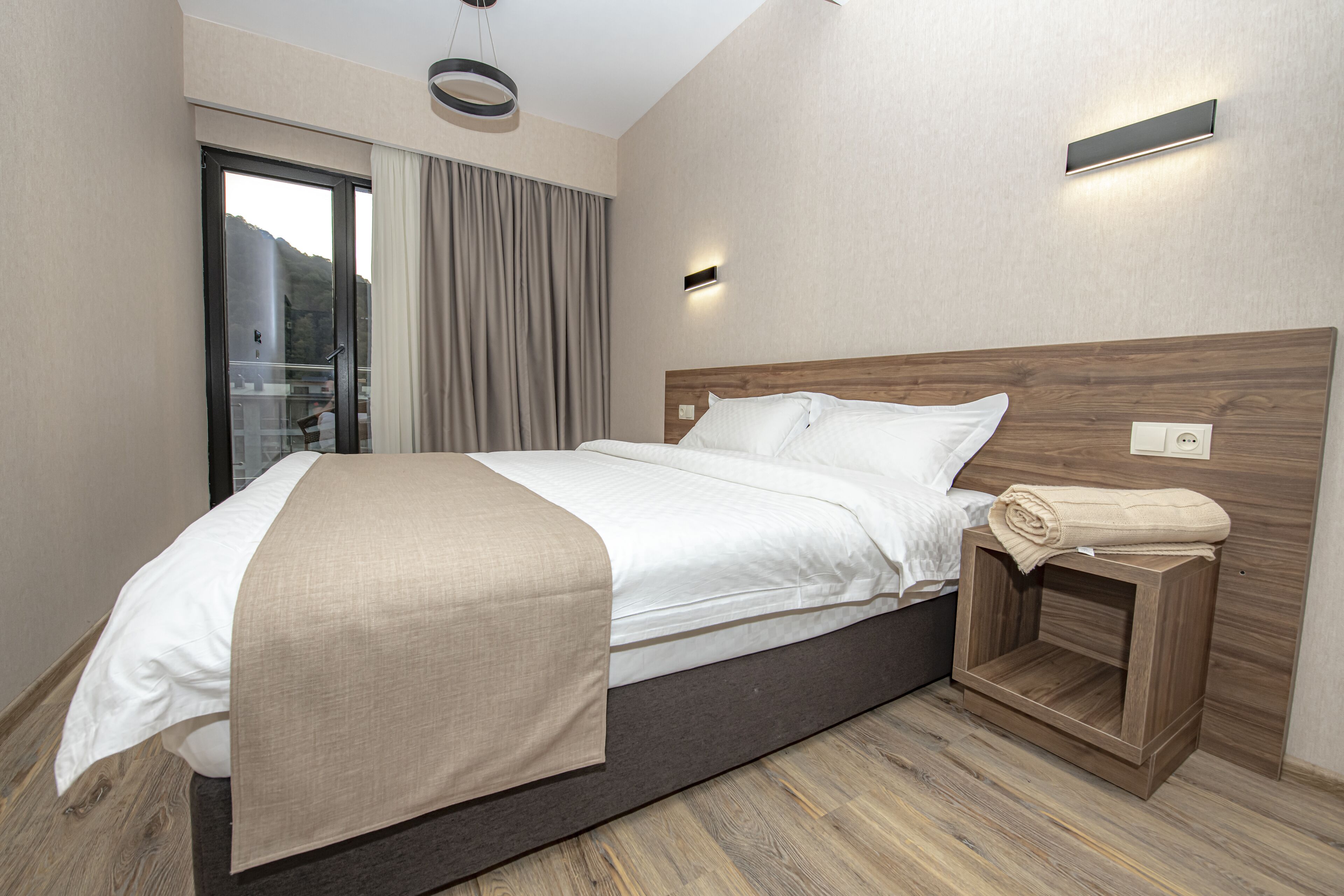 Junior Room | Minibar, in-room safe, desk, free WiFi