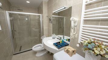 Junior Room | Bathroom shower