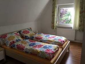 2 bedrooms, desk, iron/ironing board, free WiFi - Welcome to Das Steghaus, Germany (Gräfenberg)