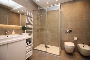 Apartment, 2 Bedrooms | Bathroom