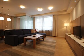 Executive Apartment, 2 Bedrooms | Living room