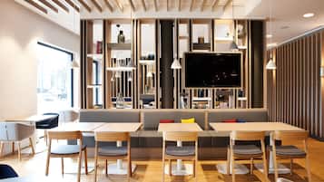 Ontbijtbuffet inbegrepen in het weekend