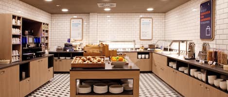 Petit déjeuner buffet compris les week-ends