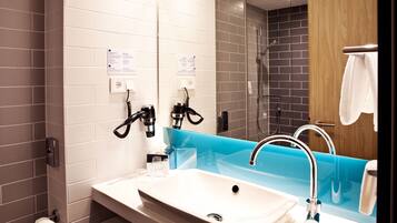 Standard Room, 1 Queen Bed, Accessible | Bathroom | Shower, free toiletries, hair dryer, heated floors