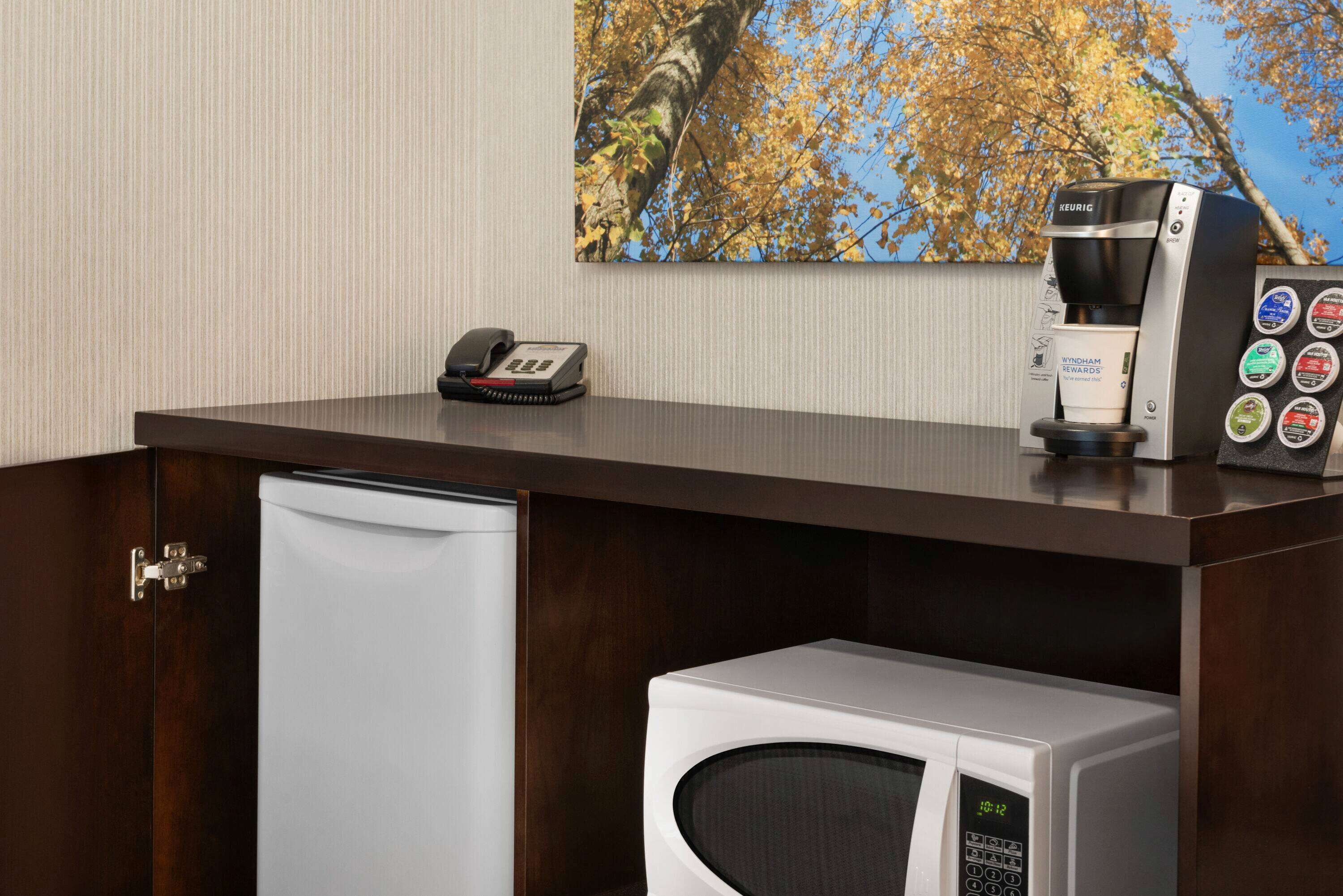 room, 1 queen bed, non smoking | individually furnished, desk, laptop workspace, iron/ironing board