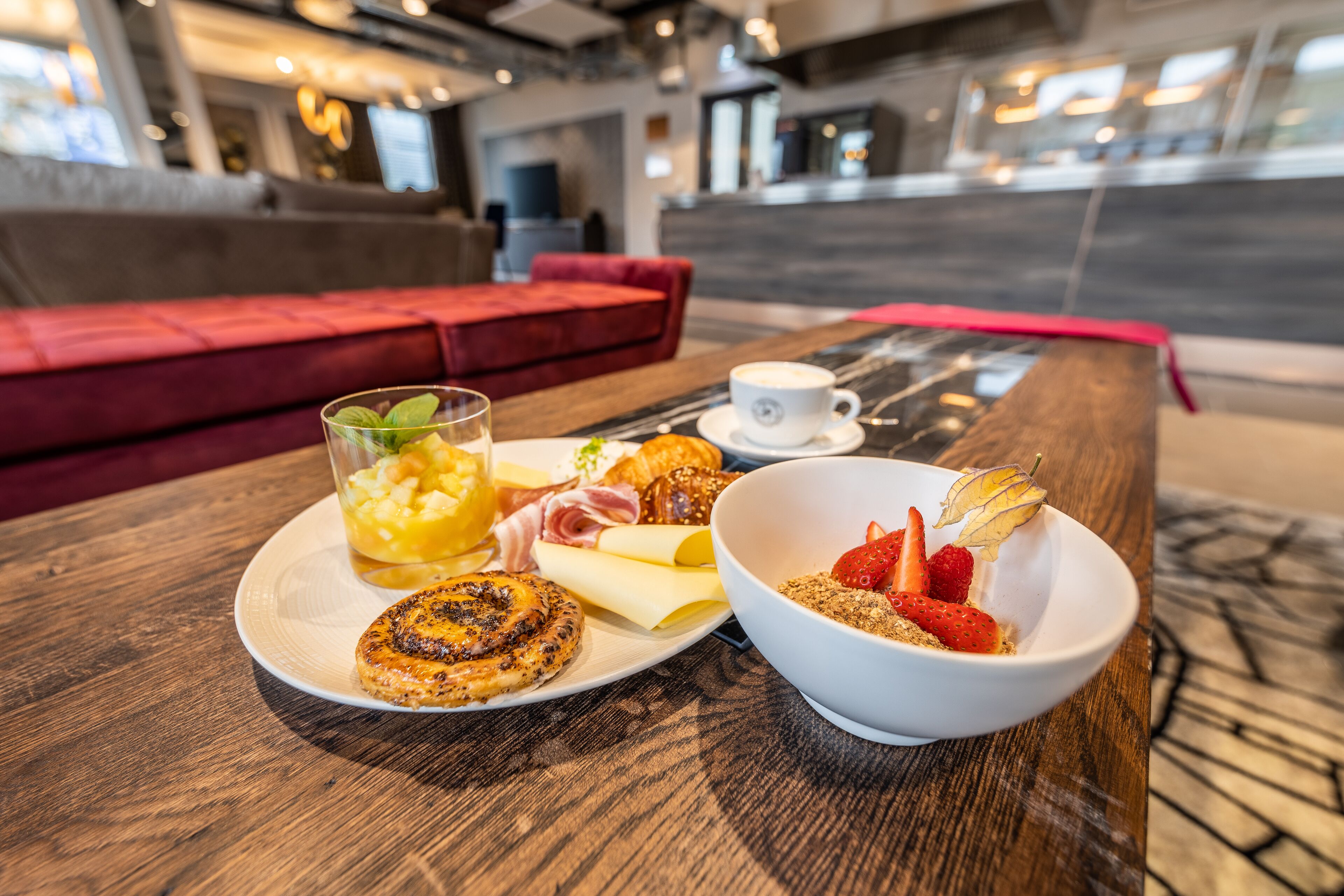 Kontinental frukost varje dag (EUR 14.5 per person)