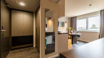 Studio (MADREAM) | Living area | 45-inch LED TV with cable channels, TV, streaming services