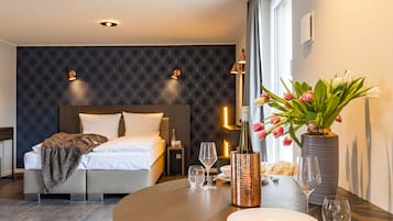 Studio (MAJESTIC) | Allergikerbettwaren, Zimmersafe, laptopgeeigneter Arbeitsplatz