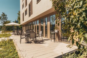 Vista frontal de la propiedad