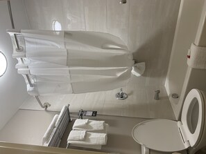 Regadera tipo lluvia, amenidades de baño gratuitas, secadora de cabello 