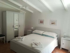 Romantic Cottage, 2 Bedrooms | 2 bedrooms, Frette Italian sheets, premium bedding, down comforters - L'Aranceto Sorrentino Residence (Meta)