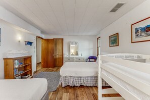 4 dormitorios, tabla de planchar con plancha, Internet y ropa de cama
