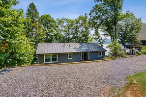 Exterior - Delightful lakefront house with furnished deck, balcony, and private dock (Penn Yan)