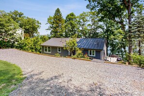 Exterior - Delightful lakefront house with furnished deck, balcony, and private dock (Penn Yan)