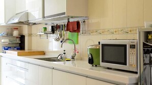 公用冰箱、微波炉、电饭煲、厨具/餐具