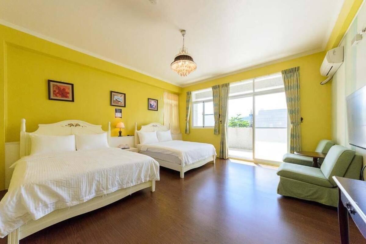 Comfort Quadruple Room | Minibar, desk, WiFi (free), bed sheets
