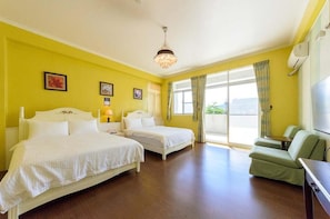 Comfort Quadruple Room | Minibar, desk, free WiFi, bed sheets - Maji Homestay (Taitung)