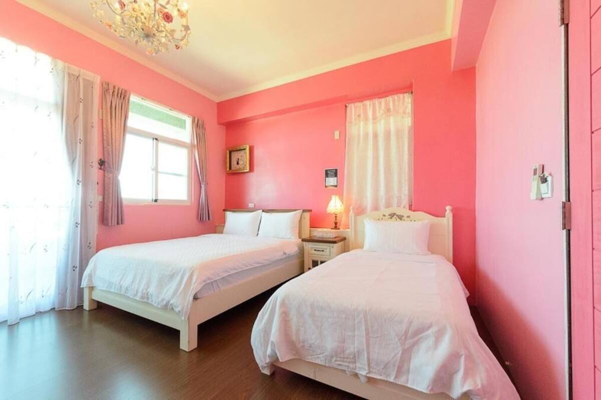 Triple Room | Minibar, desk, WiFi (free), bed sheets