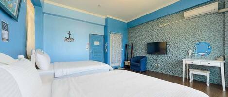 Standard Quadruple Room | Minibar, desk, free WiFi, bed sheets
