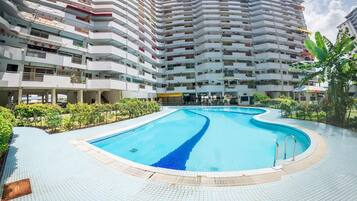 Kolam renang terbuka