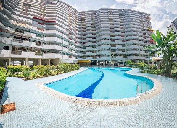 Outdoor pool - Eastern Court 22 by Sanguine (George Town)