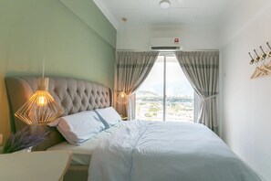 Free WiFi - Eastern Court 22 by Sanguine (George Town)