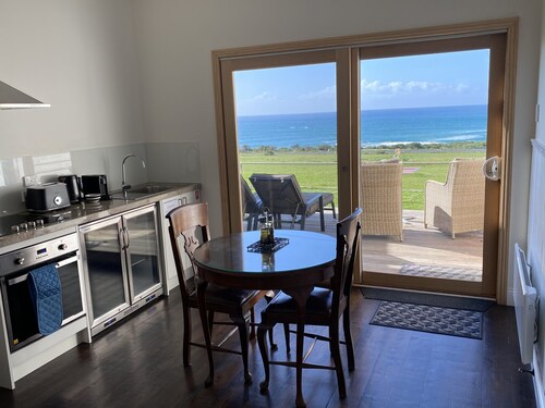 Seacroft Studio - Self Contained Apartment With Stunning Ocean Views