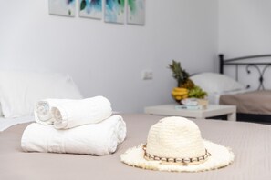 Suite – junior | Individuelt dekorert, individuelt innredet, skrivebord og lydisolert