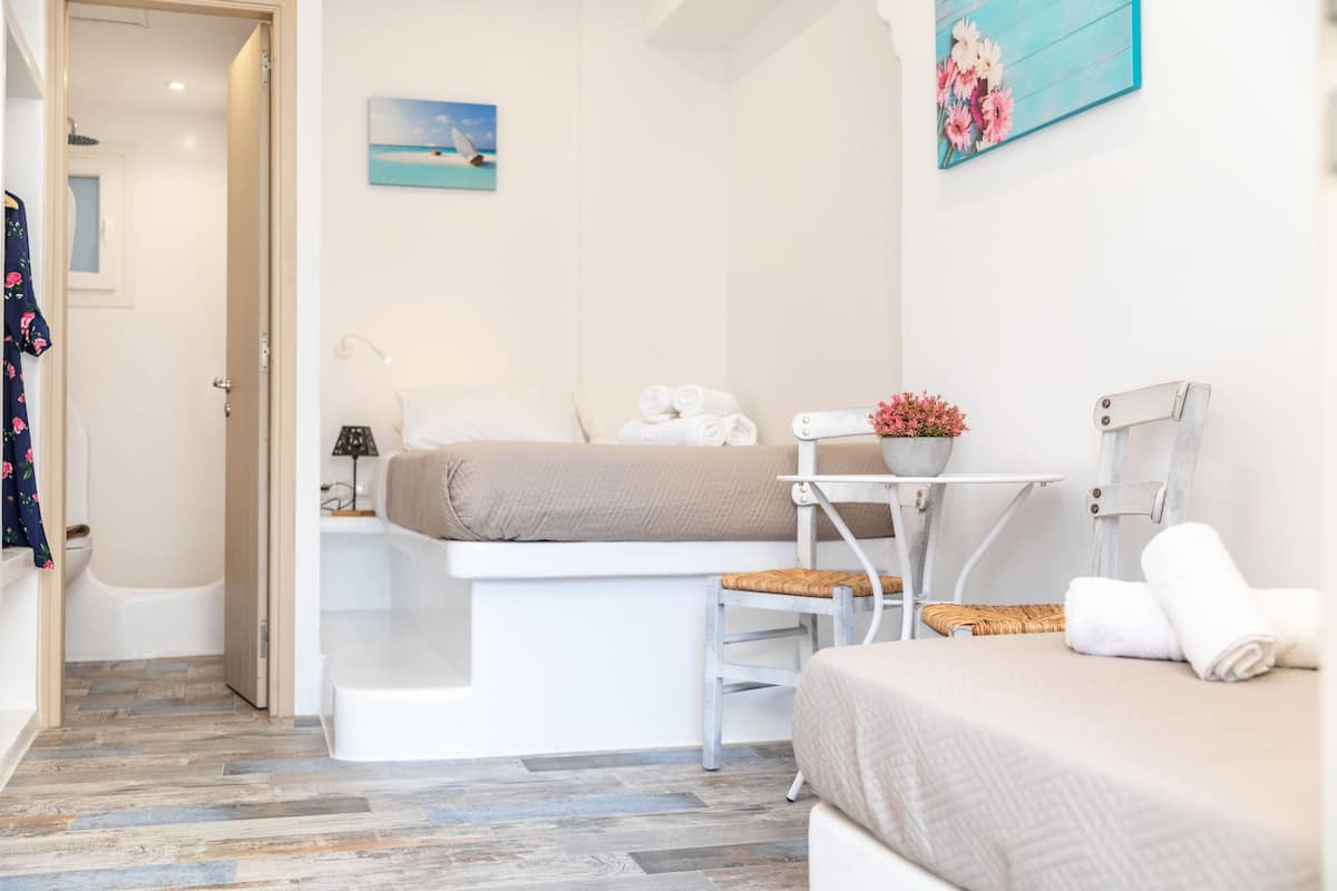 Deluxe Triple Room | 1 bedroom, individually decorated, individually furnished, desk