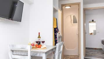 Suite junior | Zona de estar | Televisión de pantalla plana de 32 pulgadas con canales por cable