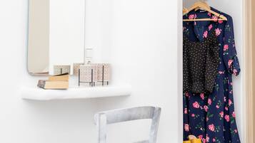 Deluxe Triple Room | Individually decorated, individually furnished, desk, soundproofing