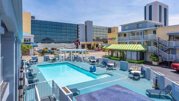 Indoor pool, seasonal outdoor pool, sun loungers
