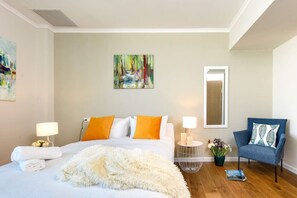 1 室のベッドルーム、アイロン / アイロン台