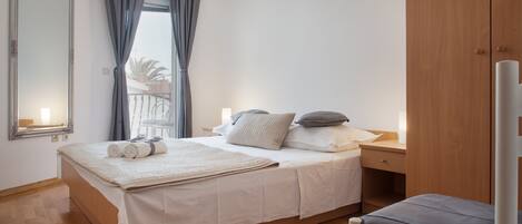 1 bedroom, WiFi, bed sheets
