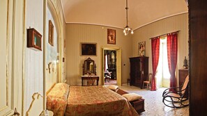 Superior Double Room, Balcony, City View | Minibar, in-room safe, individually decorated, individually furnished - Casa Barone Agnello (Cefalù)