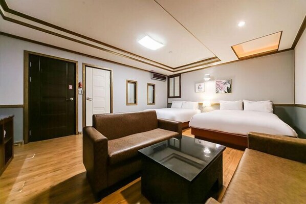 Twin Room (VIP) | Free WiFi - Sharp Hotel (Andong)