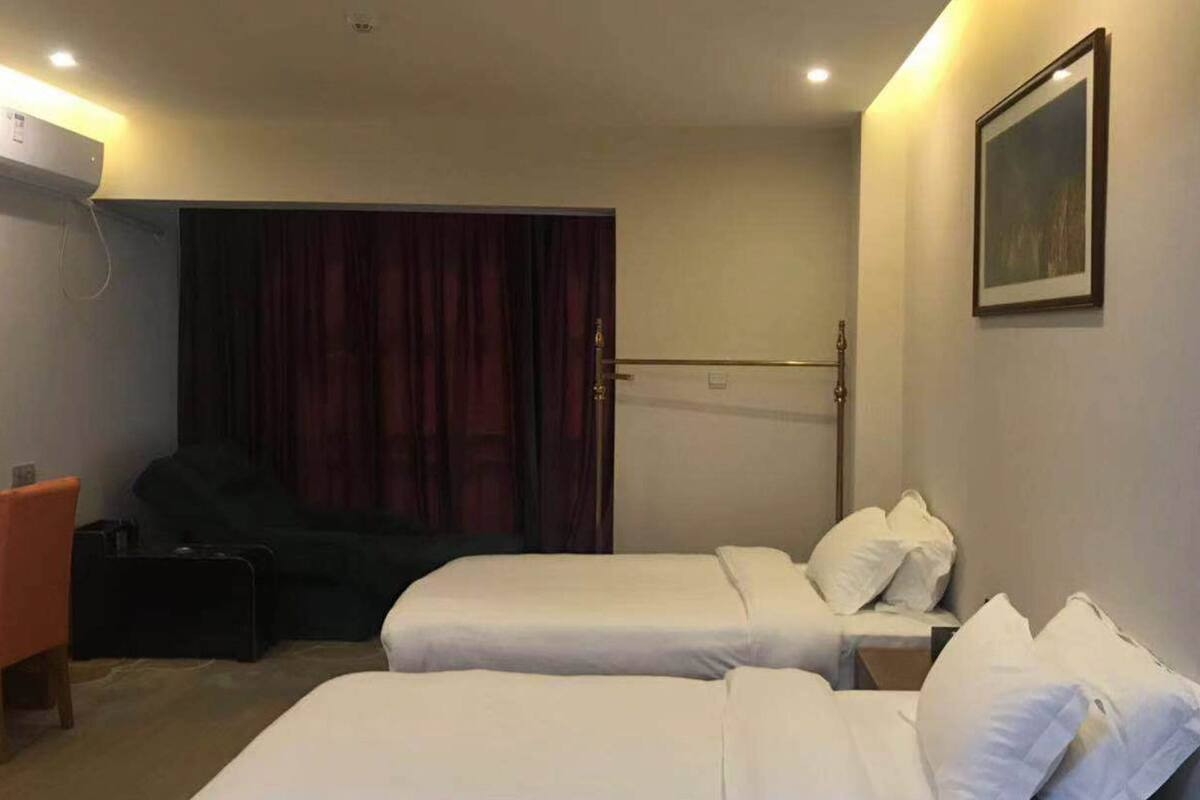 1 bedroom, blackout curtains, free WiFi