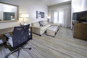 Premium bedding, desk, laptop workspace, blackout curtains - Staybridge Suites Summerville by IHG (Summerville)