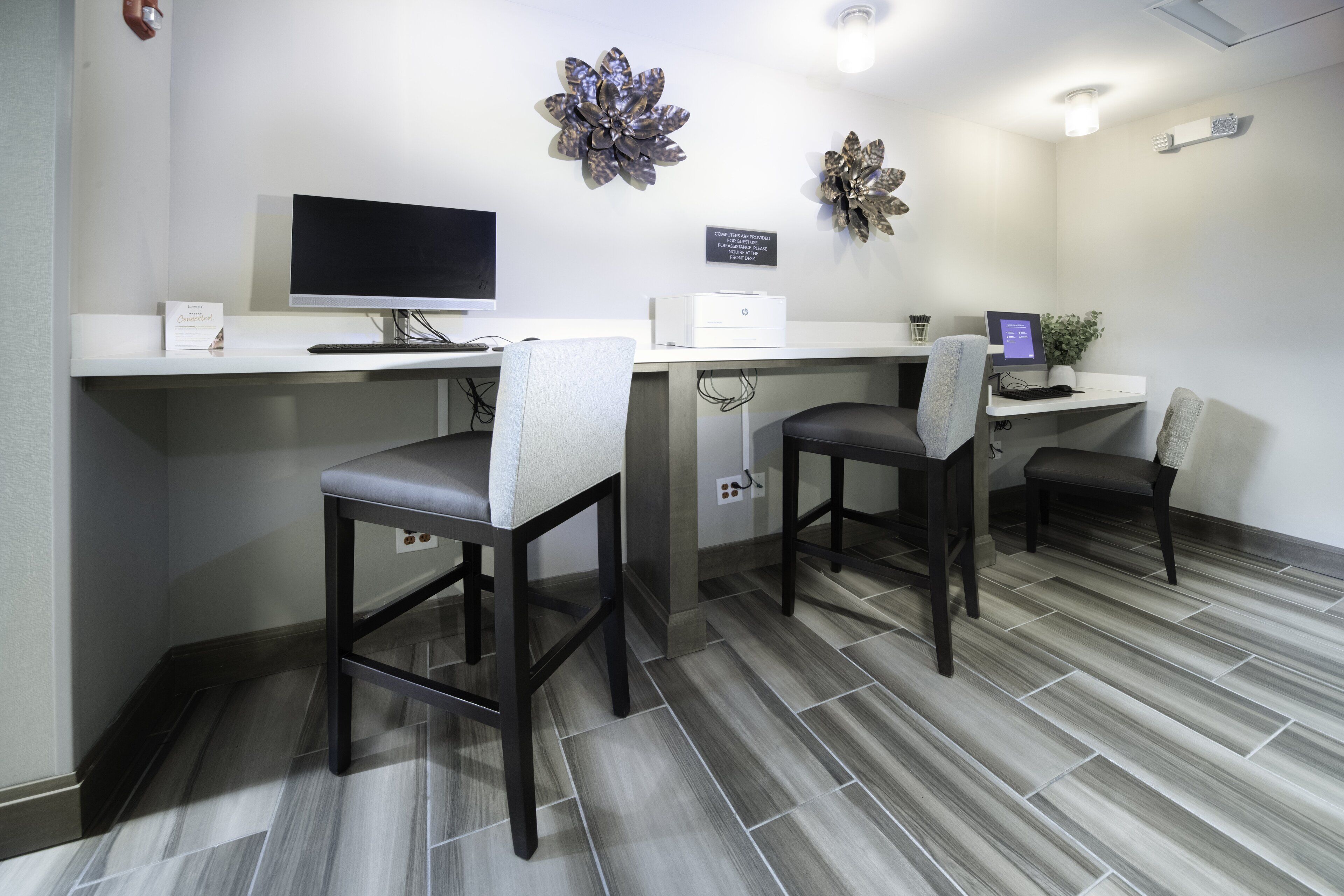 1 bedroom, premium bedding, desk, laptop workspace