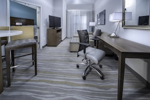 1 Schlafzimmer, hochwertige Bettwaren, Schreibtisch