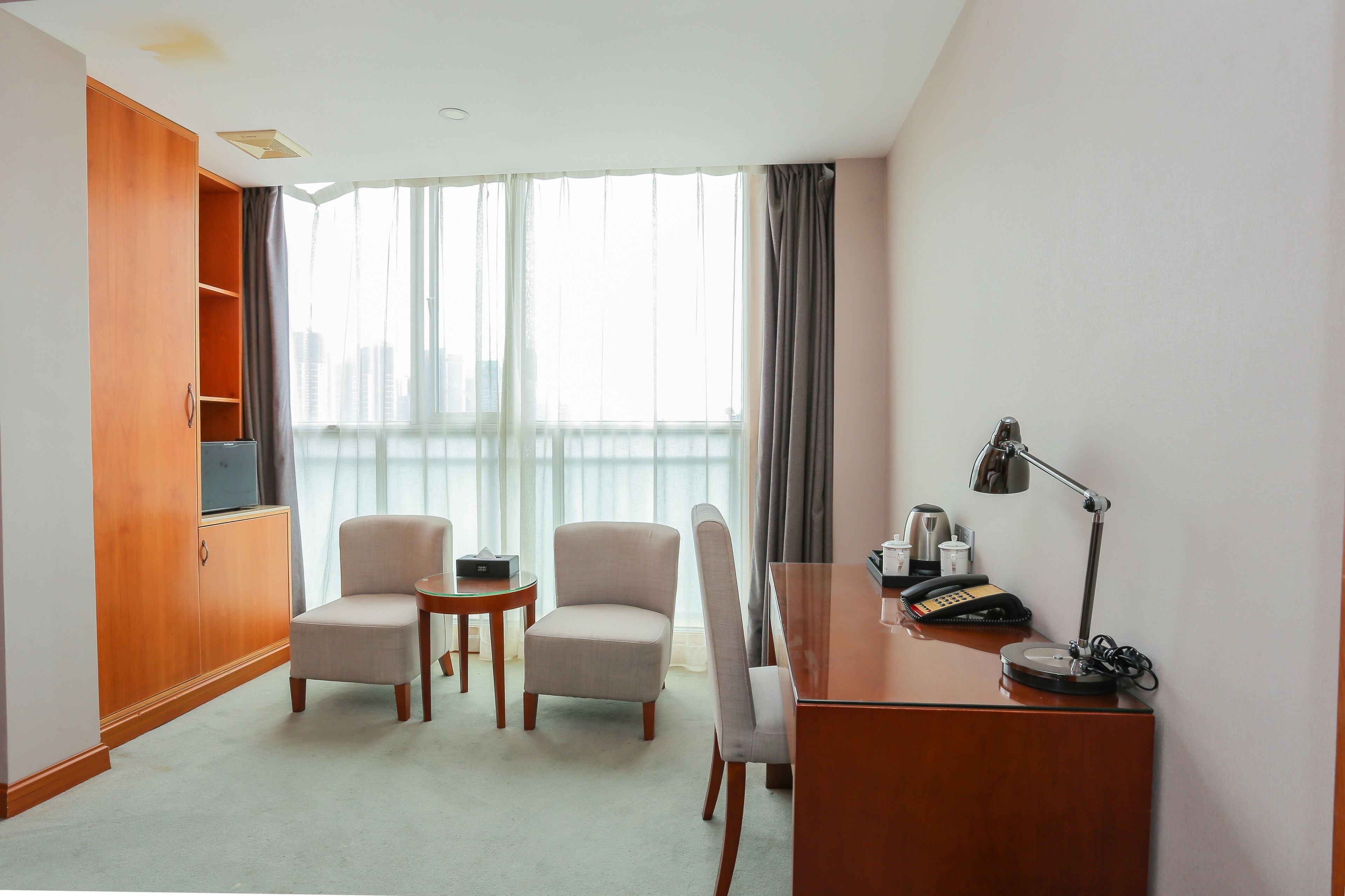 غرفة ديلوكس مزدوجة | مكتب وستائر تعتيم وواي فاي مجانًا