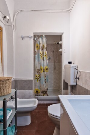 Studio, Non Smoking | Bathroom | Shower, rainfall showerhead, hair dryer, bidet