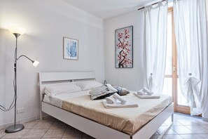 Studio, Non Smoking | Iron/ironing board, bed sheets